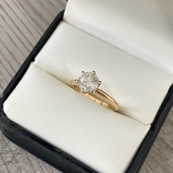 1.04 carat DIAMOND SOLITAIRE 14k GOLD RING - Picture 6 of 9